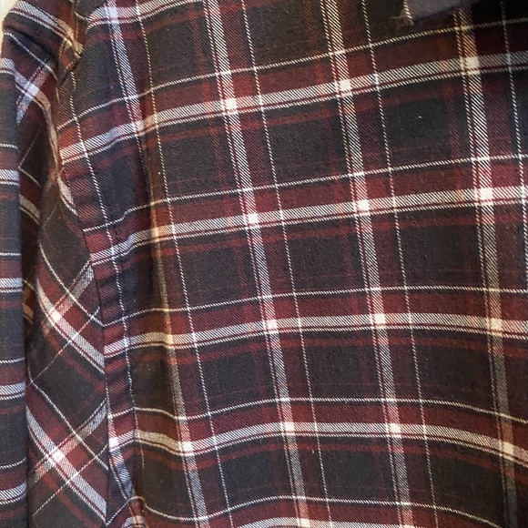Flannel shirt. Like new. - Picture 3 of 4